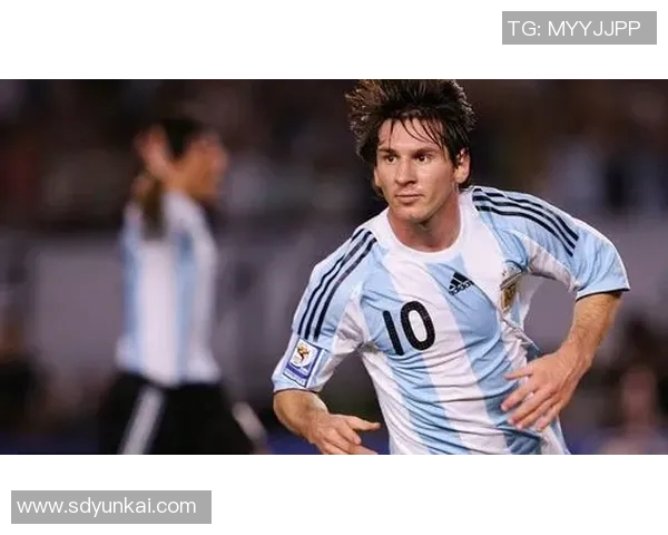 全球足球明星全景解析与成就回顾汇总