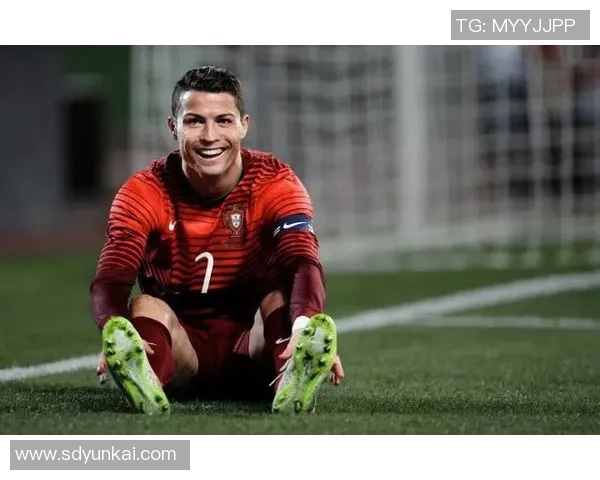 踢猪尿泡的足球明星背后的励志故事与成长历程揭秘